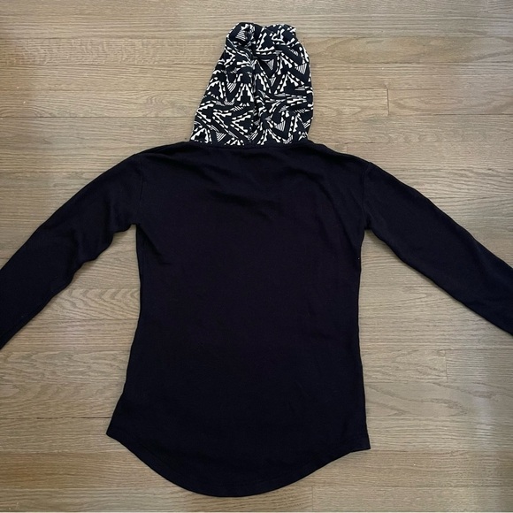 SO Women's V-Neck Hoodie Black Sweatshirt Size X Small - Picture 5 of 5